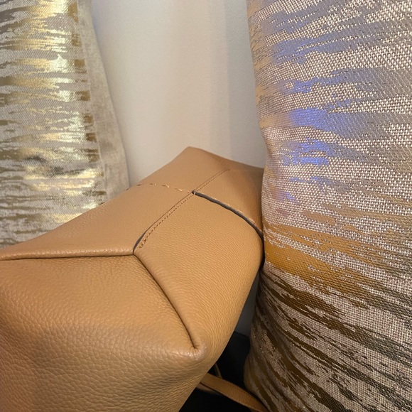 “SOLD” Tory Burch McGraw Top-Zip Satchel - Picture 5 of 13